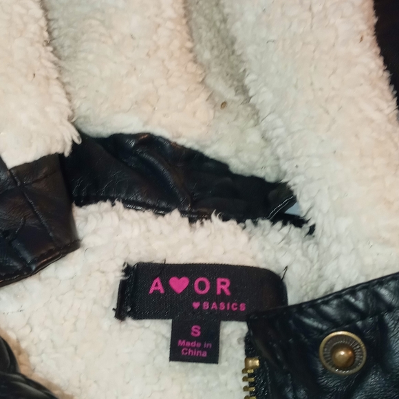 Kid Amor jacket size (S) used but like New - Picture 2 of 15